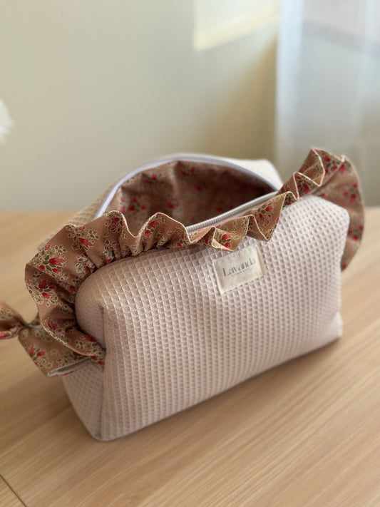 a.Cosmetic bag fresia beige canela flowers.