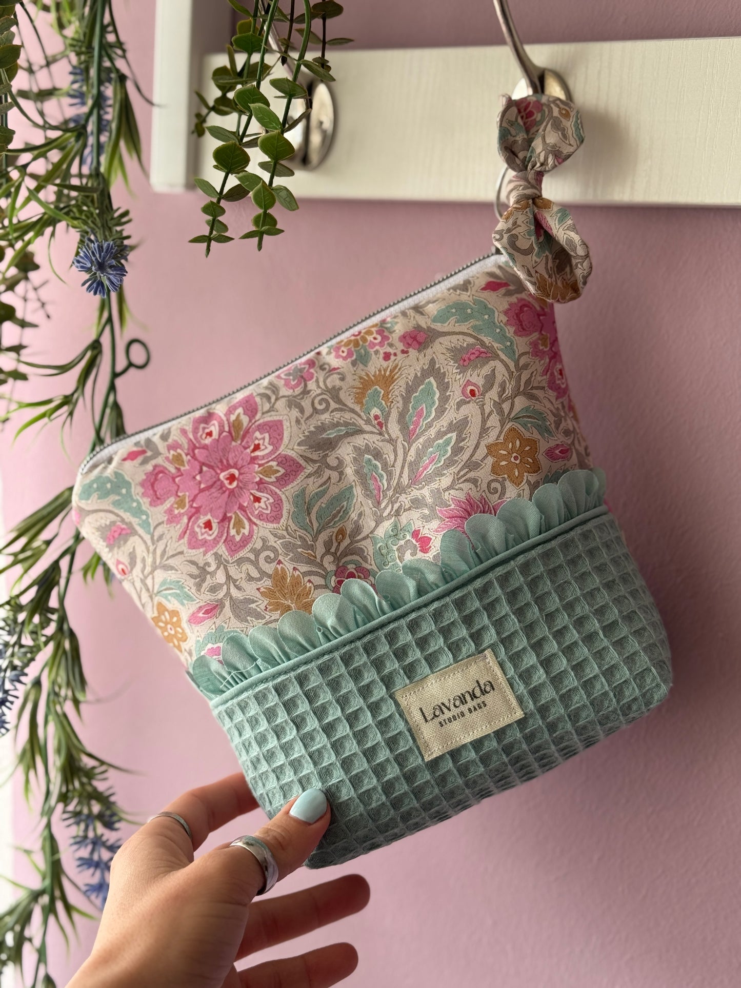 b.Mini Cosmetic bag cosmos + scrunchie.