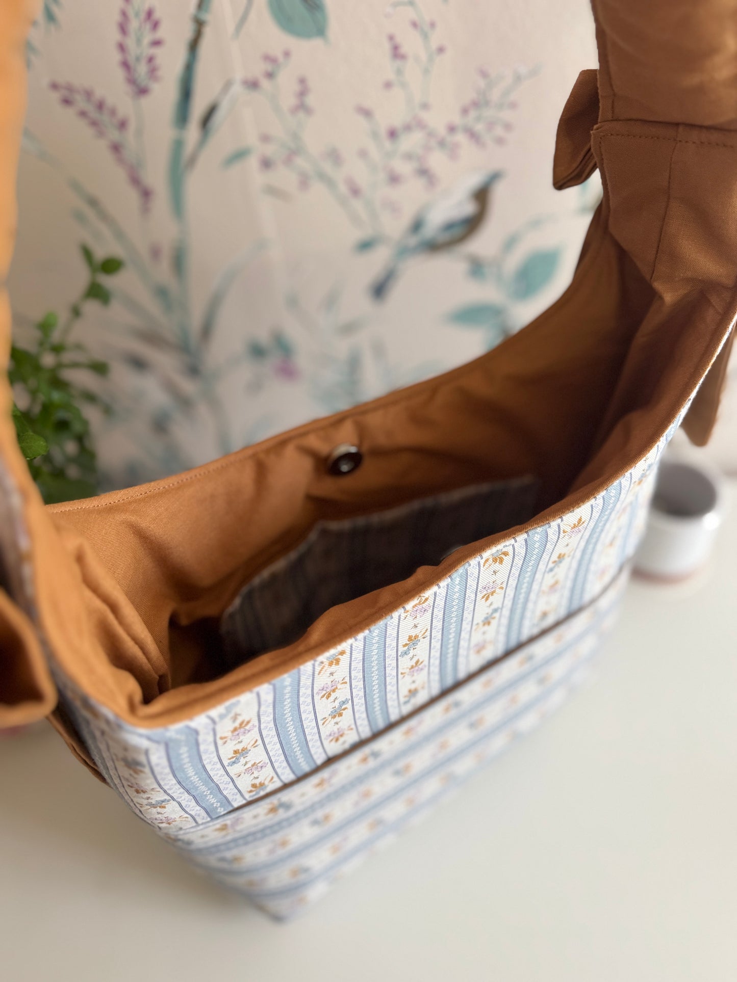 New Iris bag🌸 camel and blue