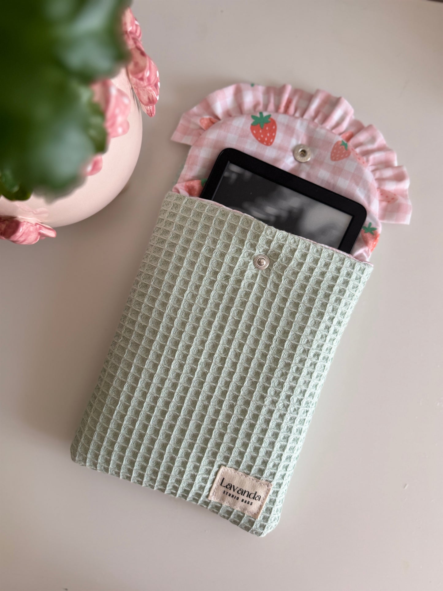 Kindle sleeve strawberry and waffle 🍓