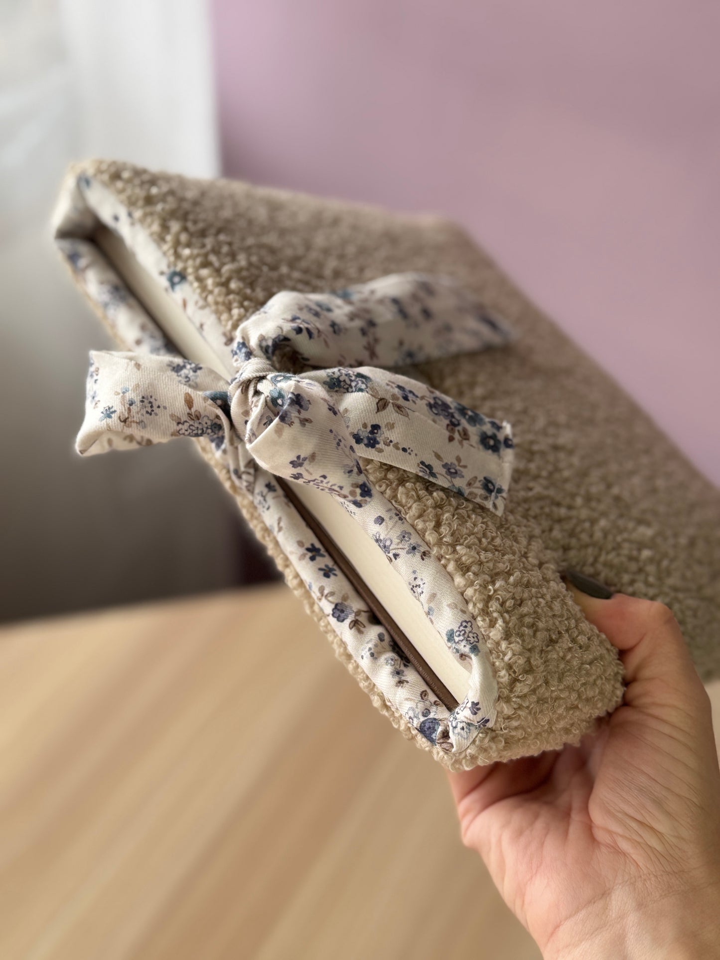 Book cover teddy beige and flowers