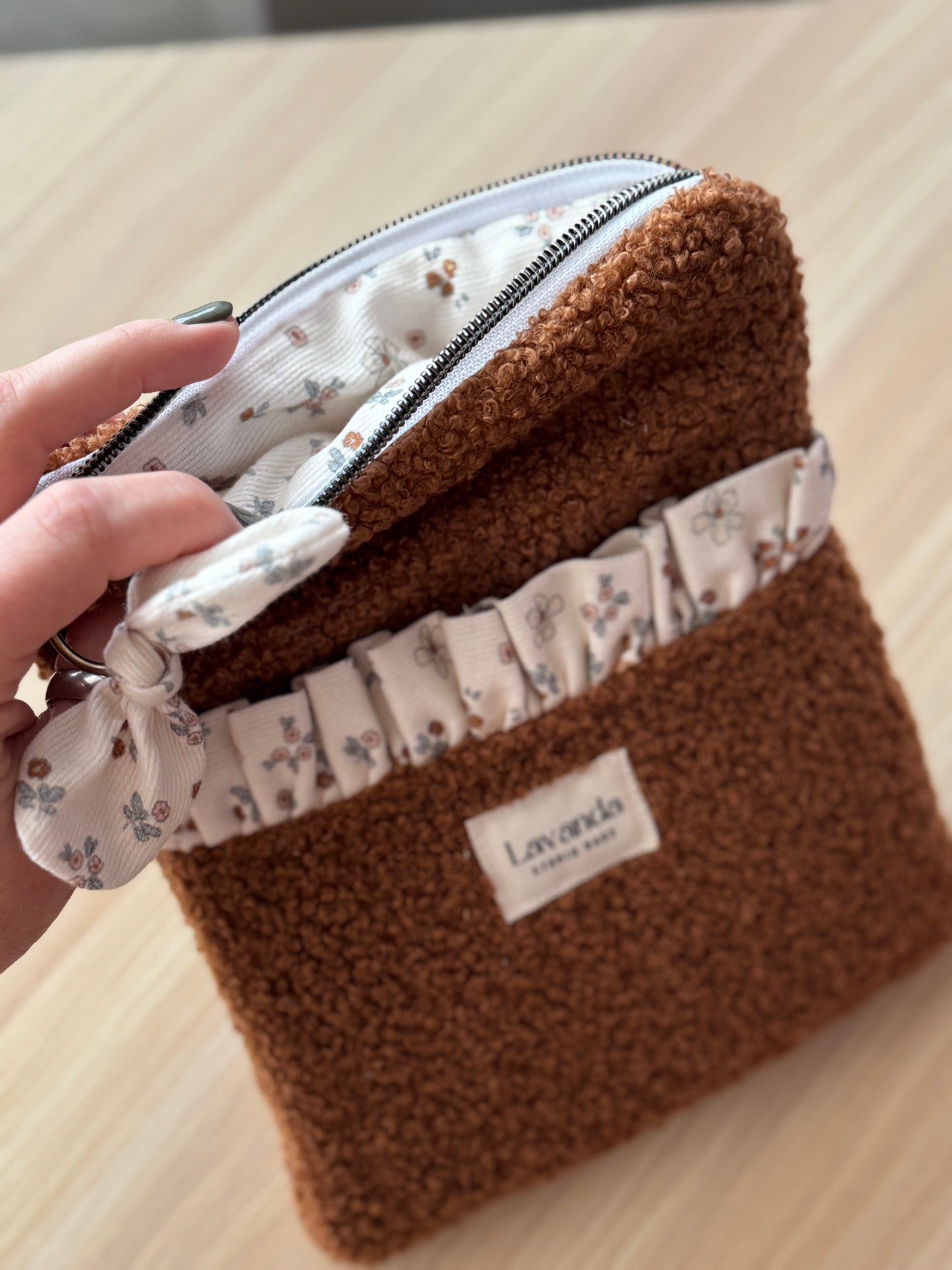 Kindle sleeve teddy brown flowers