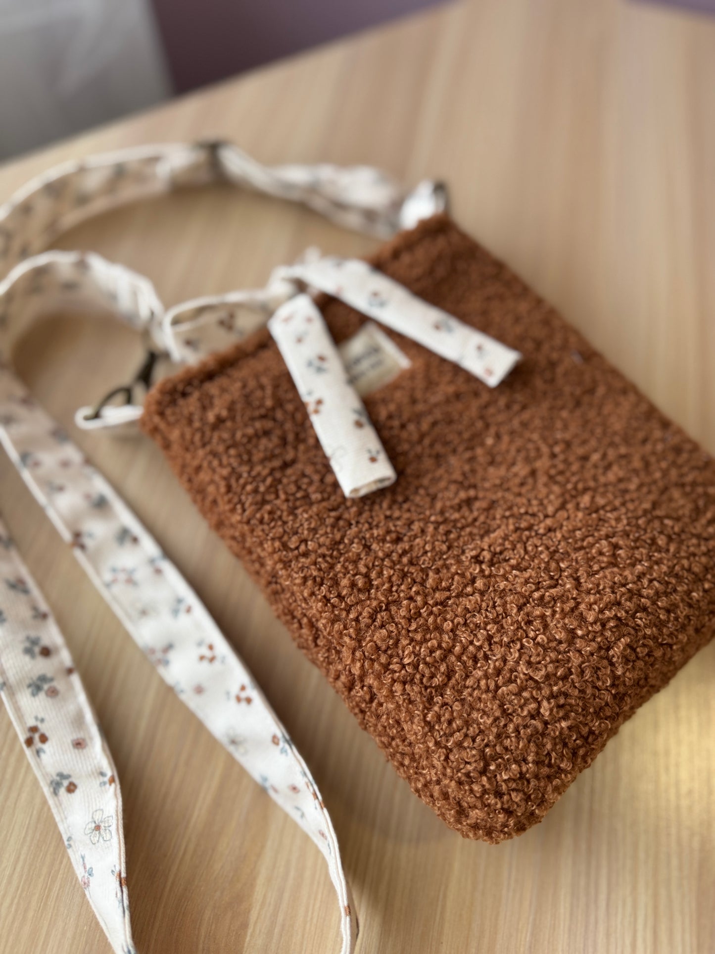 Bolso bandolera para teléfono de peluche 7🍂