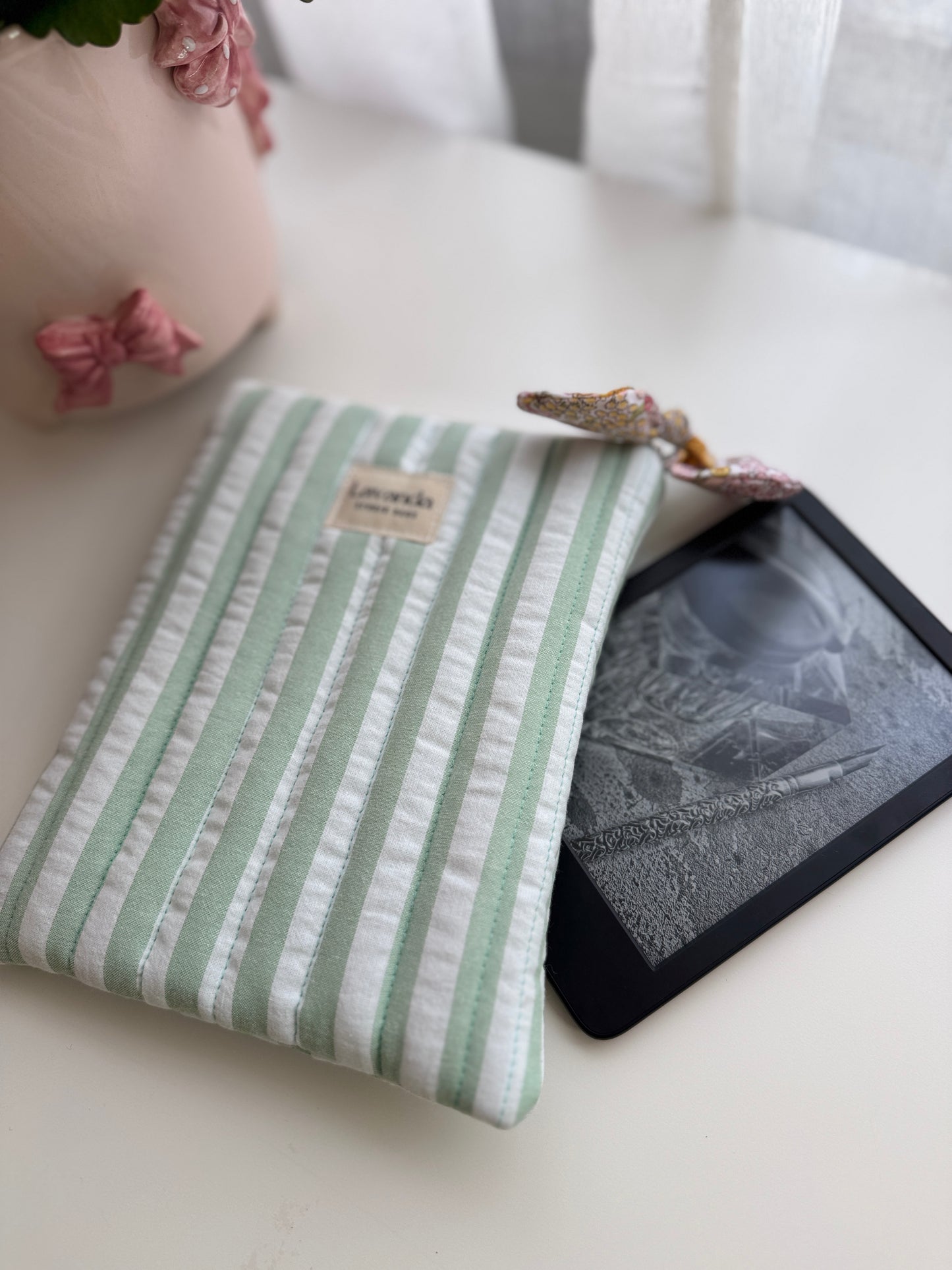 Capa Kindle simples cápsula pastel pistácio