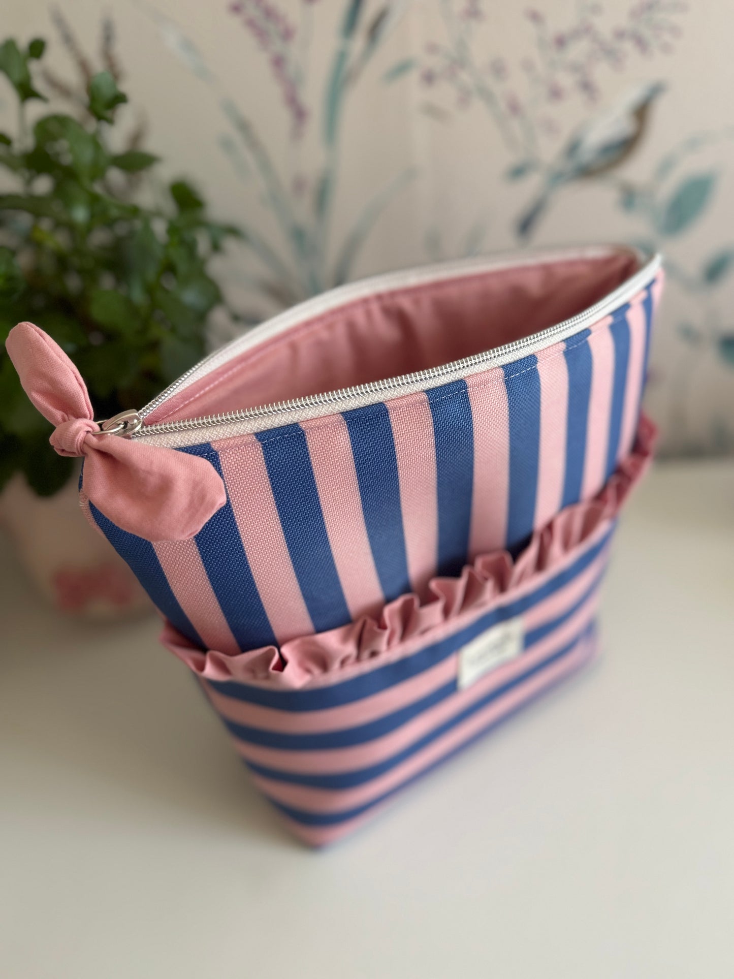 Cosmetic bag cosmos🏖️ strap punk and blue
