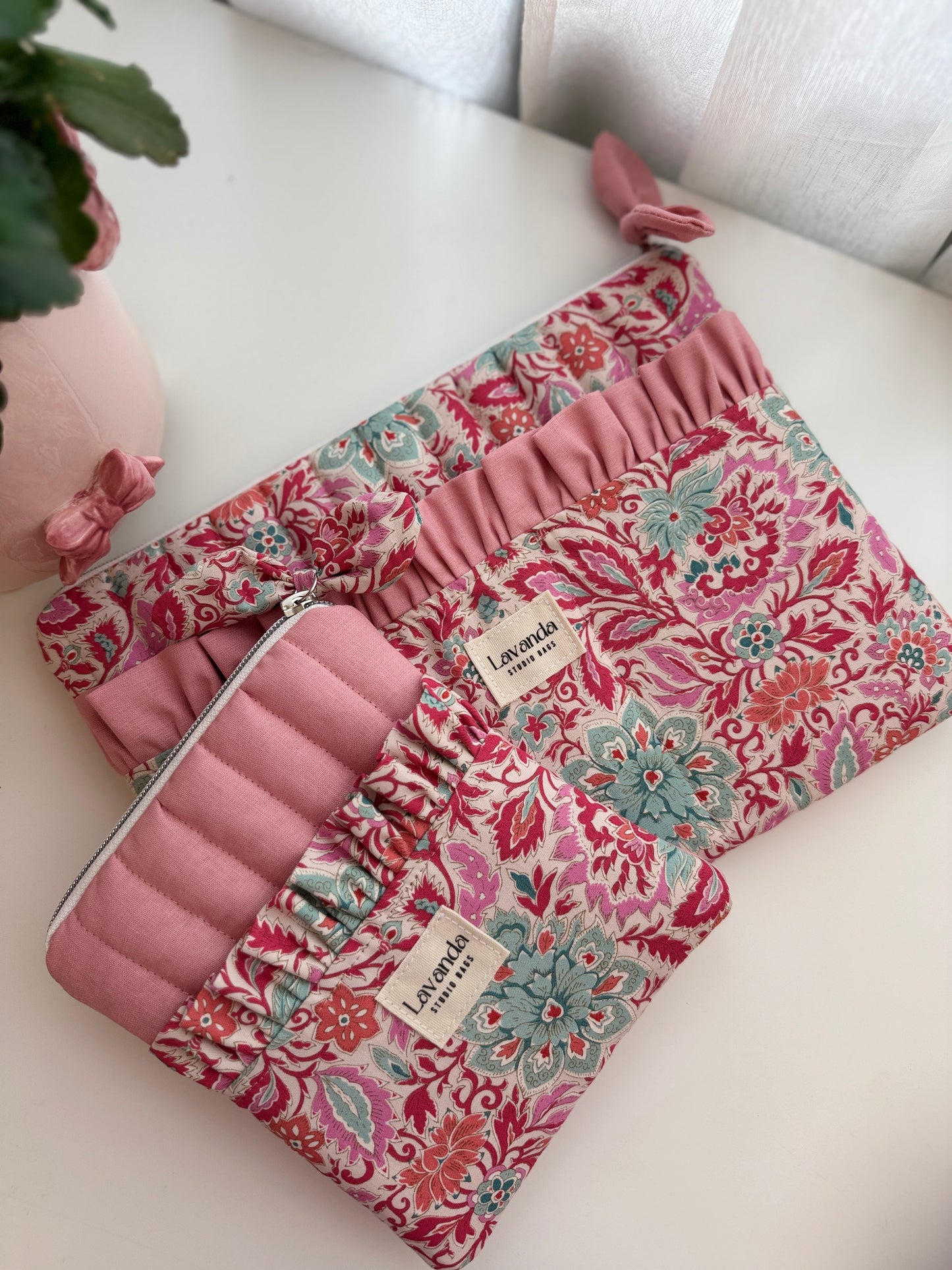Capa para computador portátil/ iPad/ MacBook/ tablet com flores cor-de-rosa e coloridas