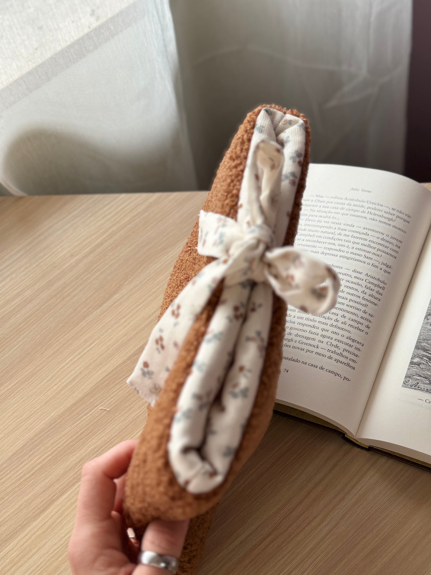 Book cover teddy brown and flowers