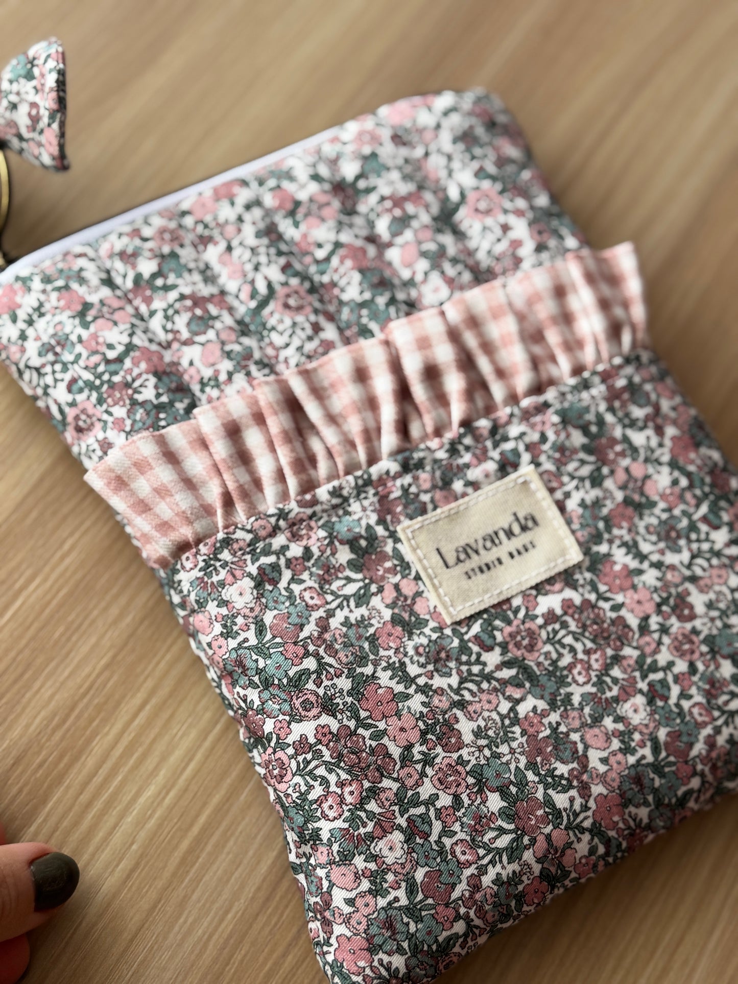 Kindle sleeve flowers and Vichy