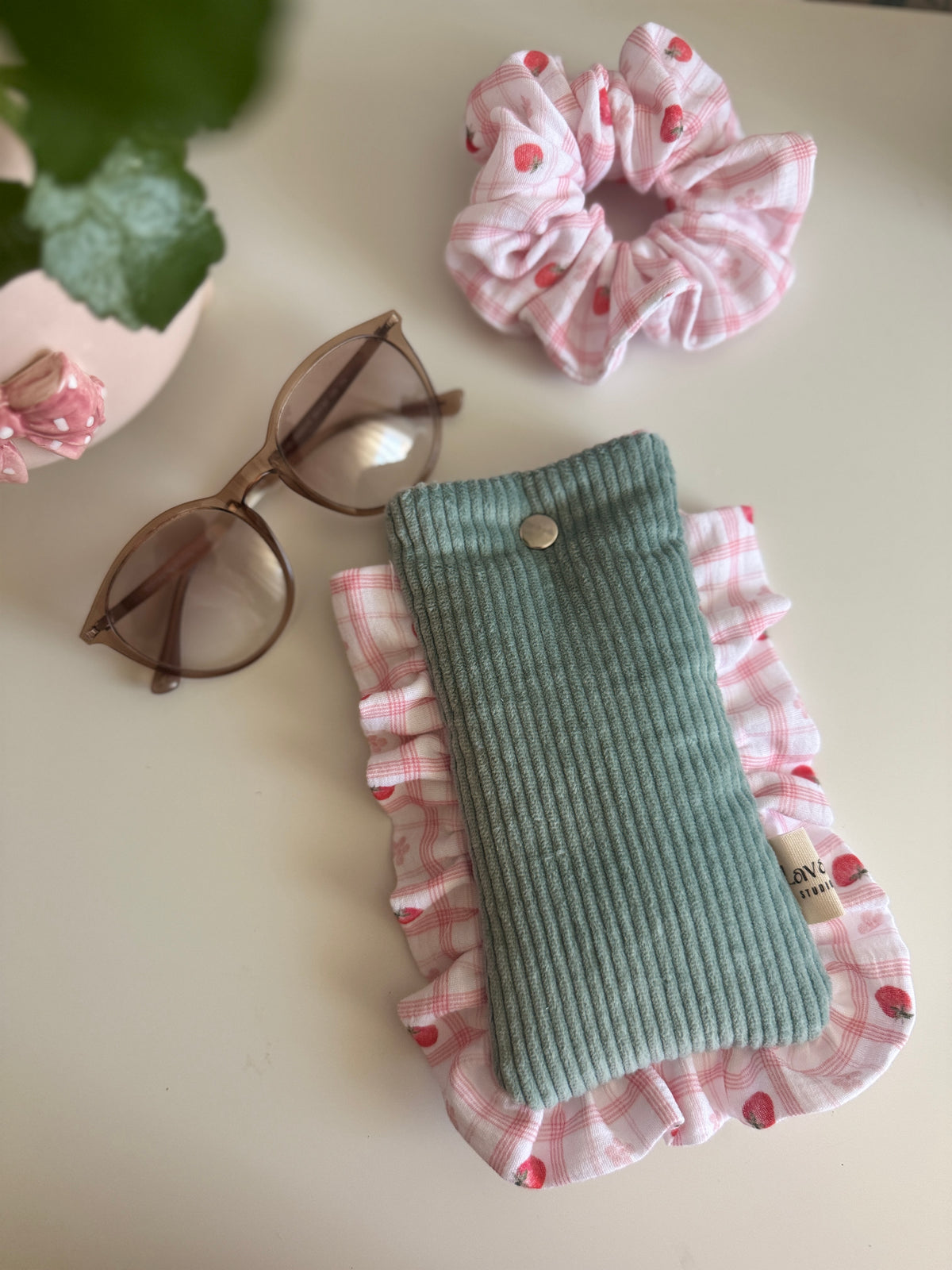 Glasses case green pana little capsule🌸