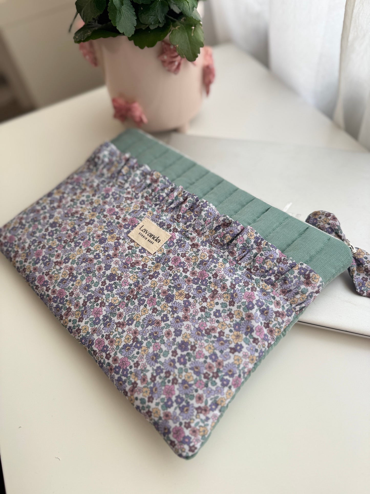 capa para portátil/iPad/MacBook/tablet com flores verdes e lilases
