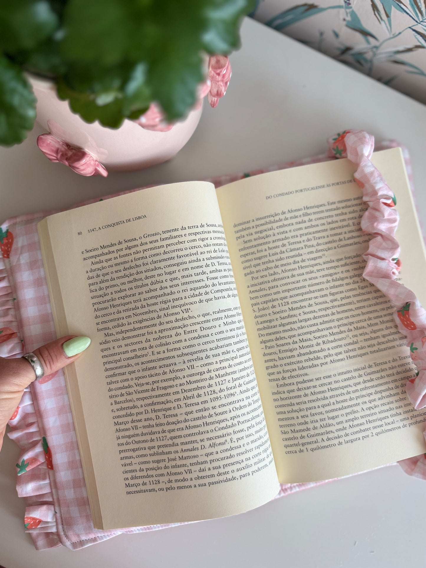 Book cover with flaps strawberry and pink waffle/ elastic