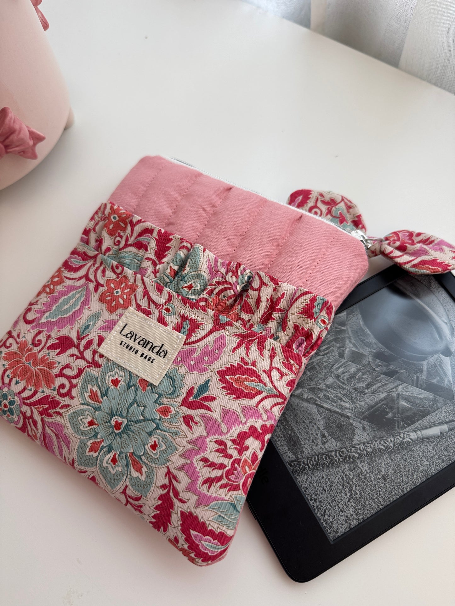 Capa para Kindle flores coloridas rosa