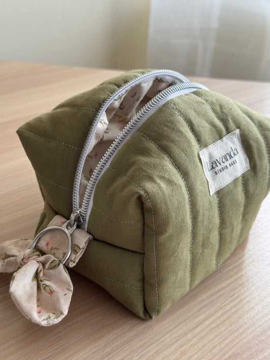 Mini green lirio,cosmetic bag.