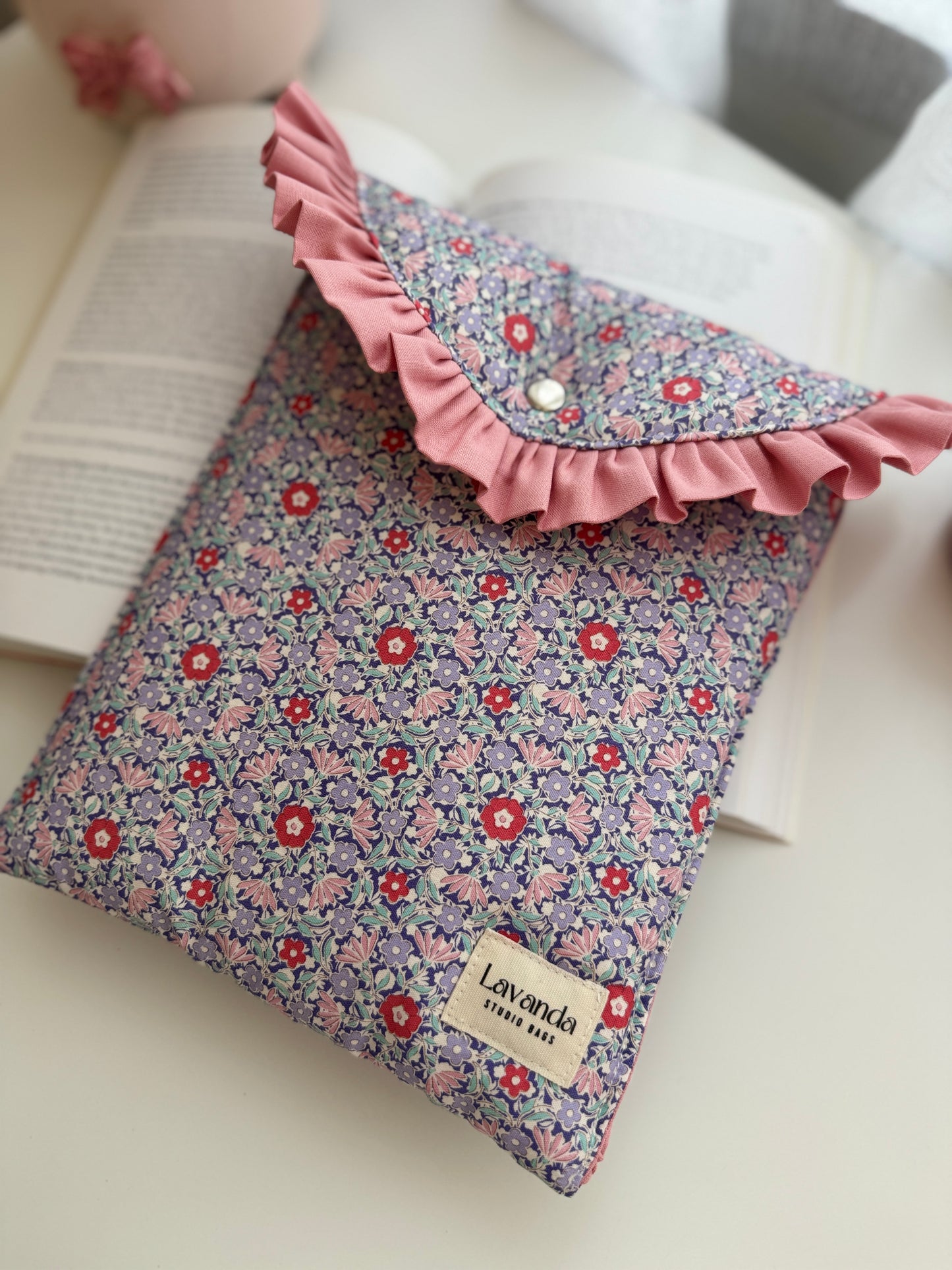 Novo! Capa para livros floral com folhos