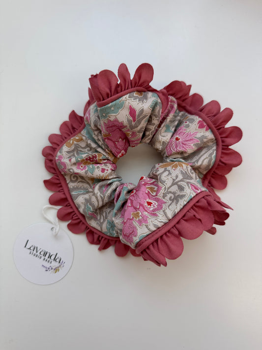 Scrunchie lirio flowers with pink petals