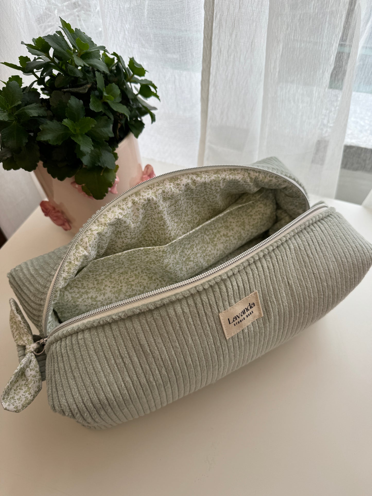 Dyson airwrap bolsa menta pana e flores por dentro