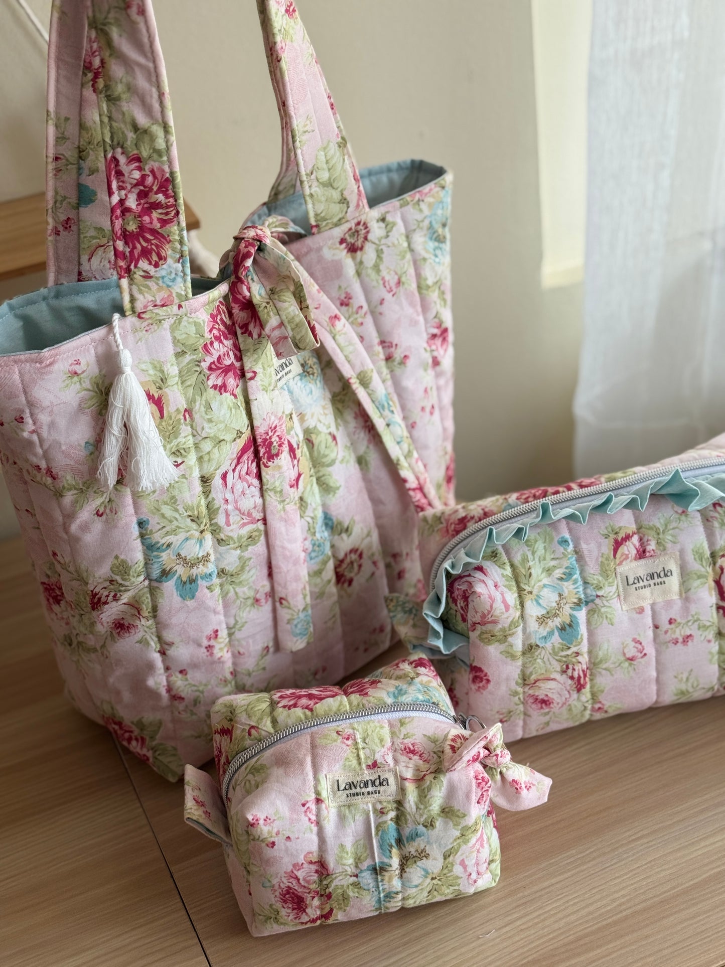 Mini cometic bag rouse ligth cosmetic bag.