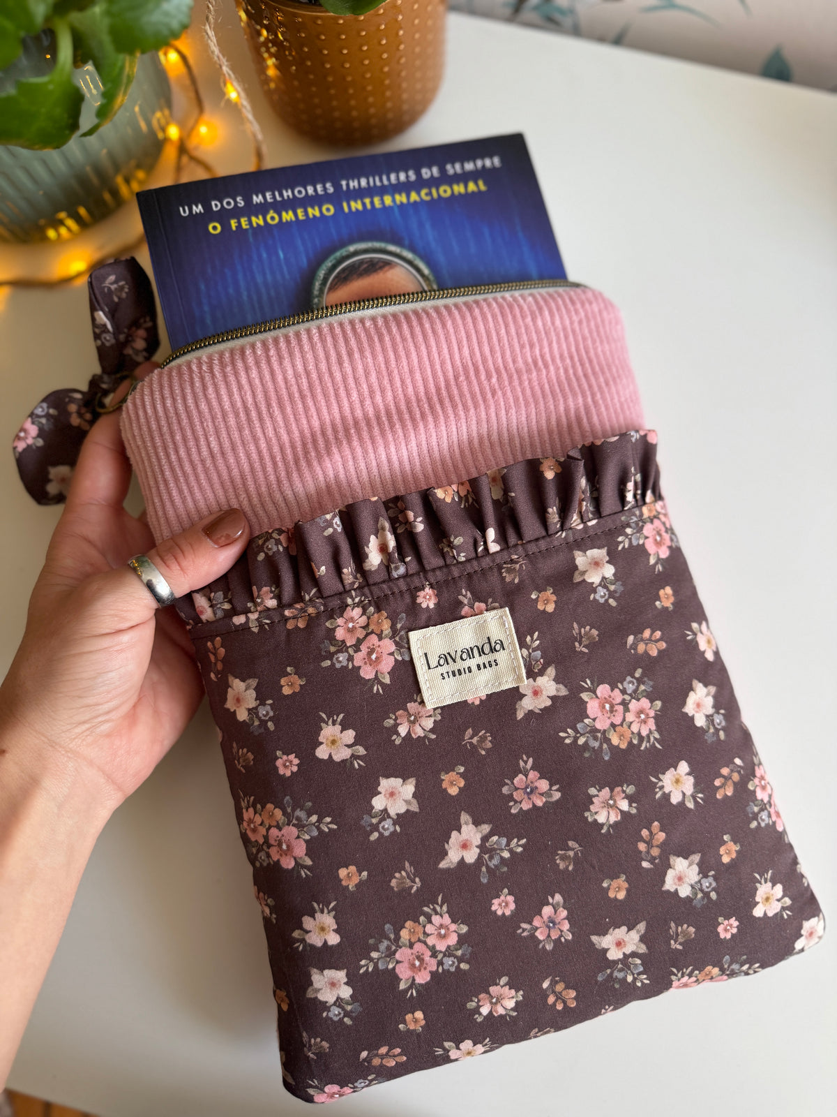 Book sleeve with pocket brawn flowers