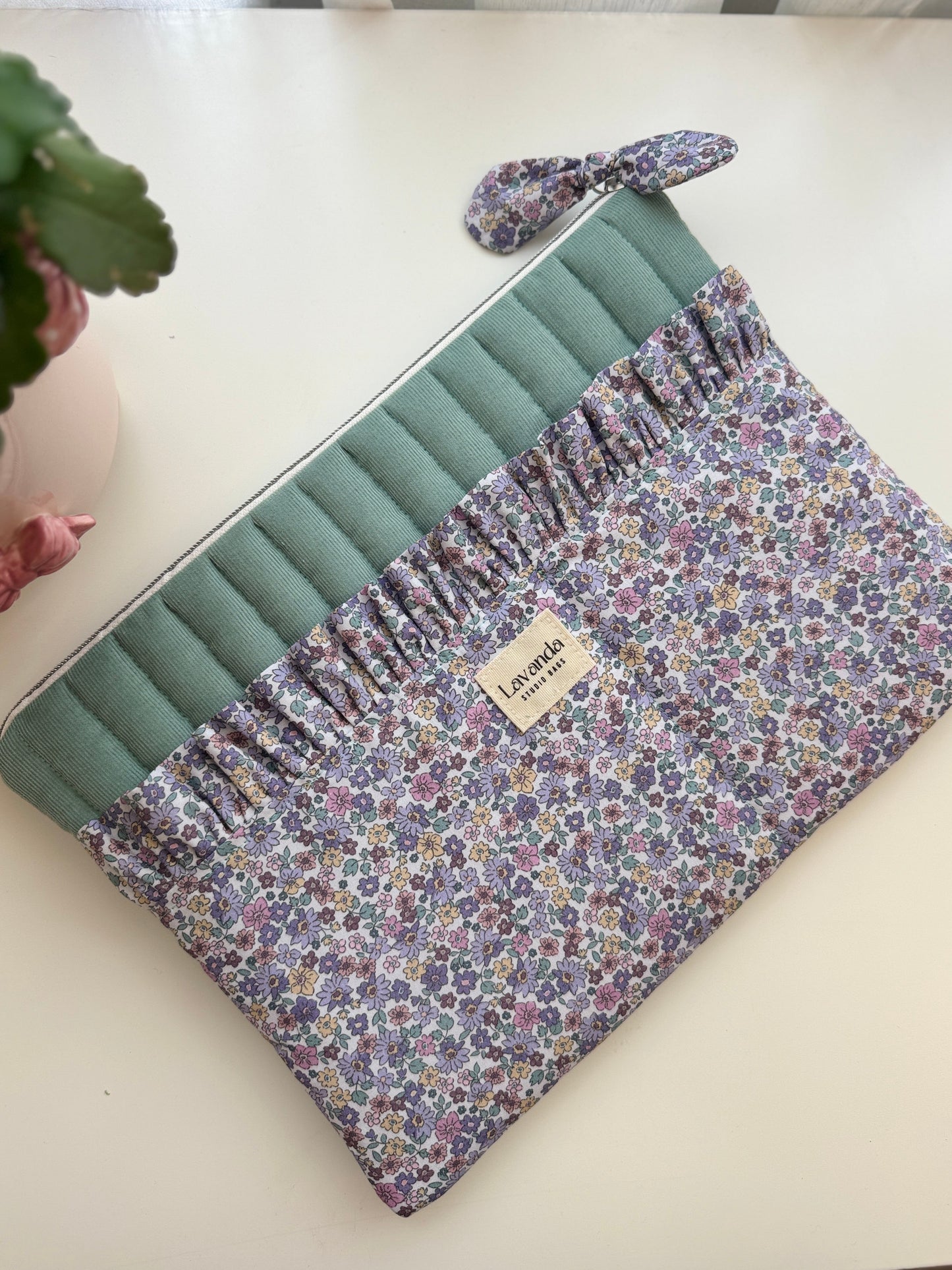capa para portátil/iPad/MacBook/tablet com flores verdes e lilases