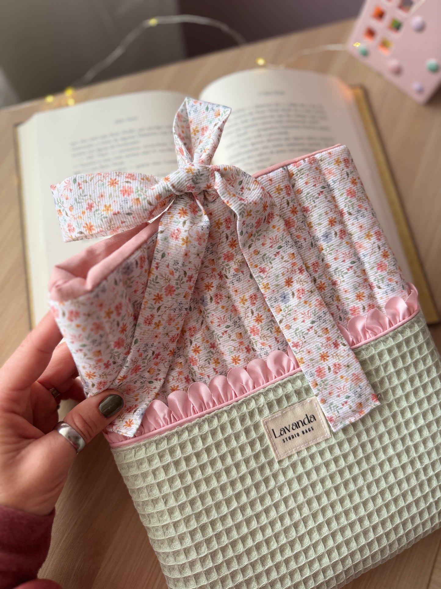 Book cover mint waffle/flowers