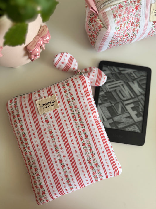 Kindle sleeve simple little capsule🌸