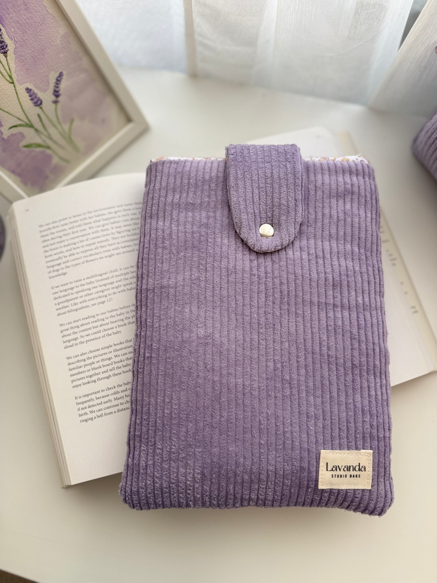 Book sleeve with button closure lilac pana.