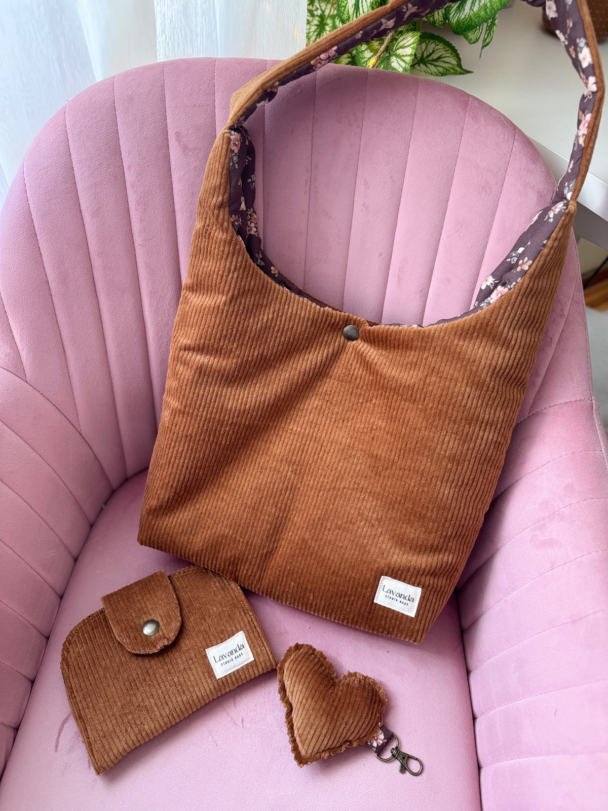 New! Iris bag🍂camel brawn pana + Heart keychain.