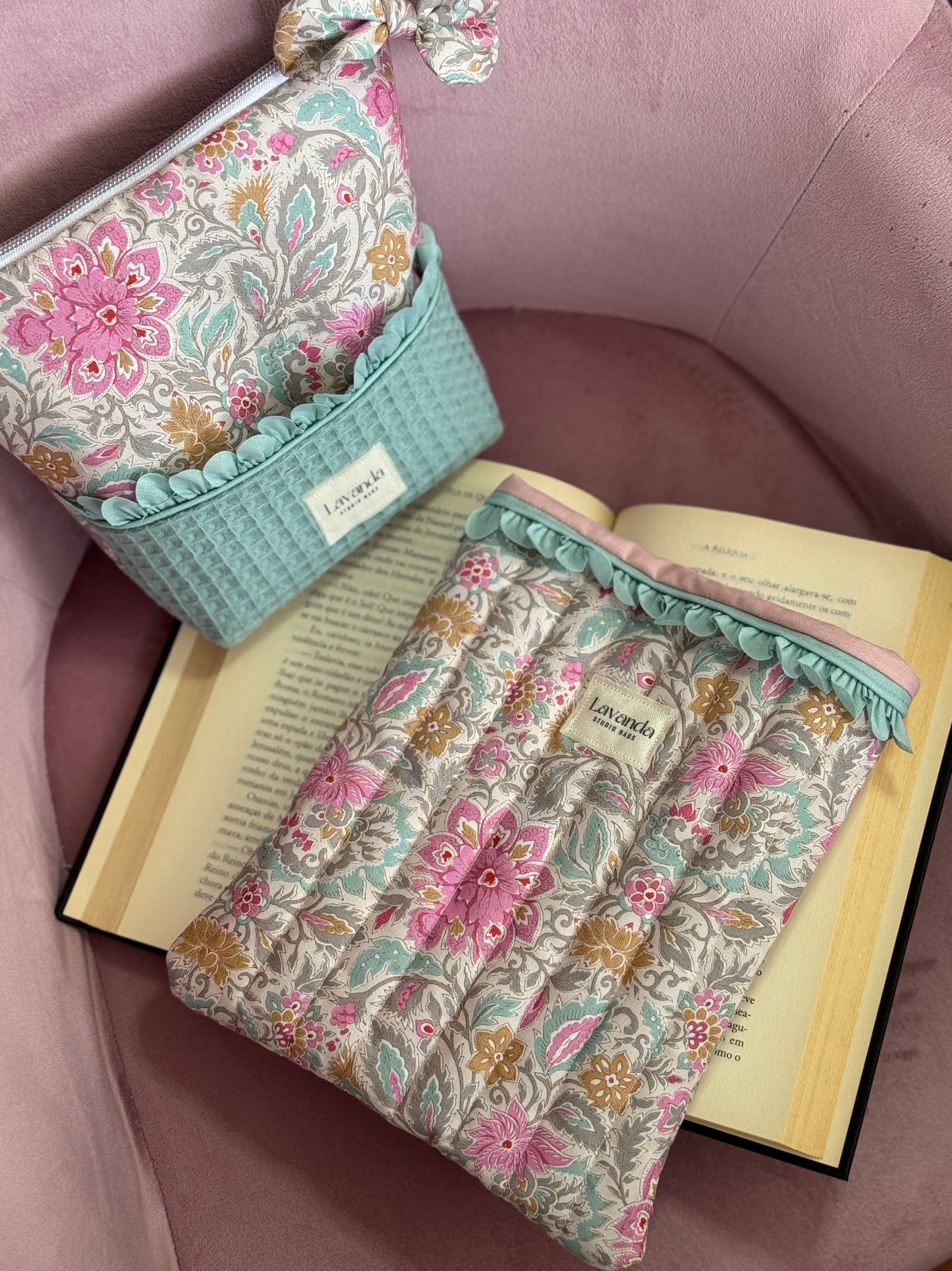 b.Mini Cosmetic bag cosmos + scrunchie.