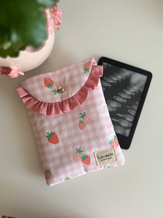 Kindle sleeve strawberry🍓
