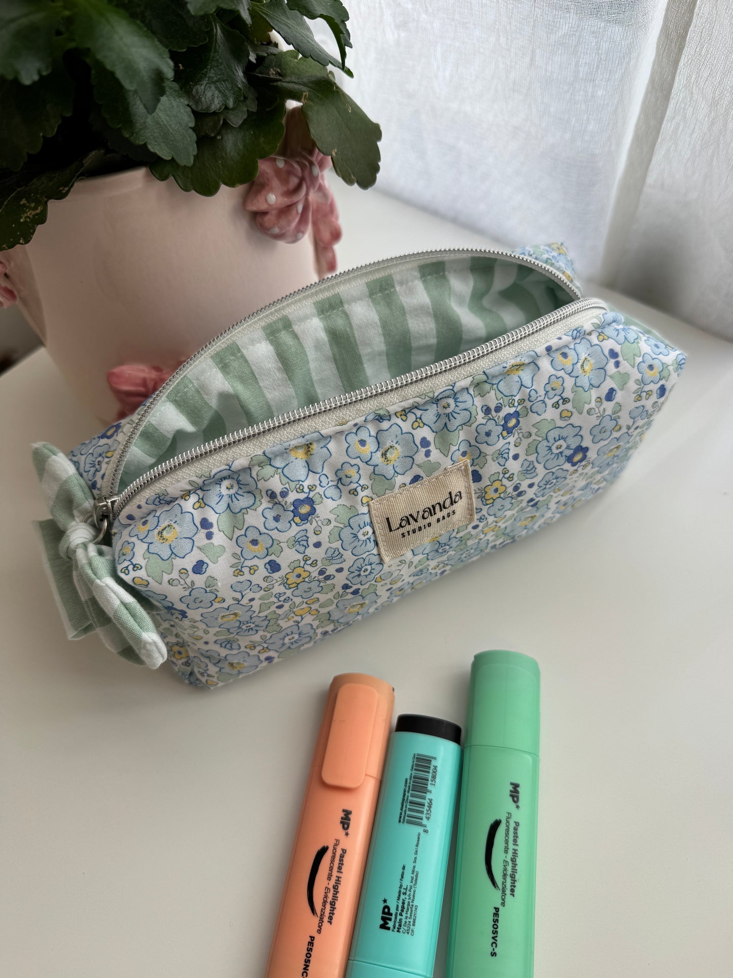 A. Estojos para canetas🌸1