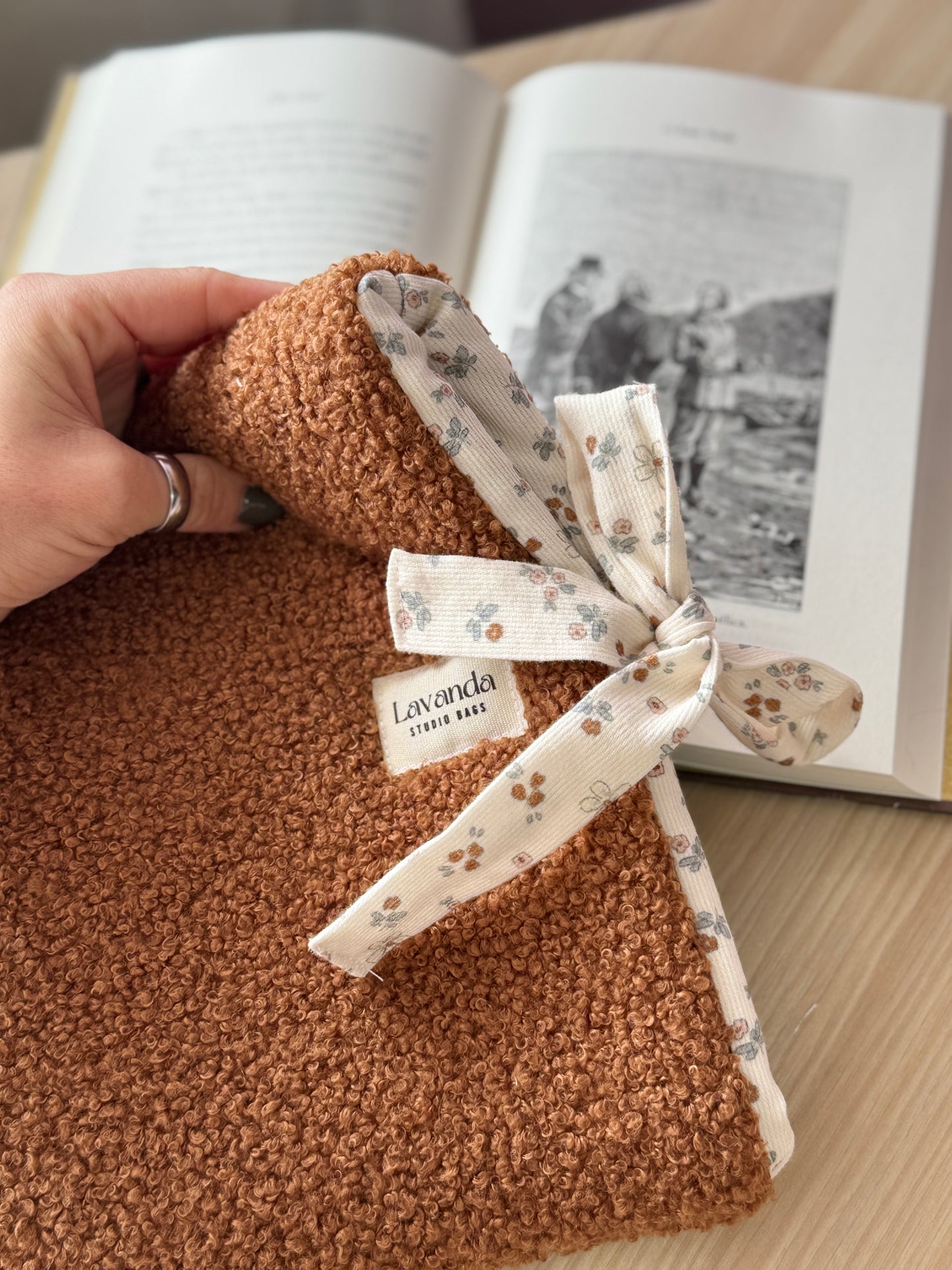 Book cover teddy brown and flowers