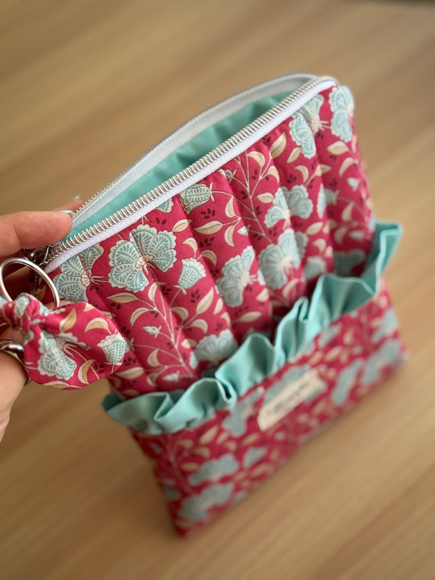 Kindle sleeve dustry red flowers mint.