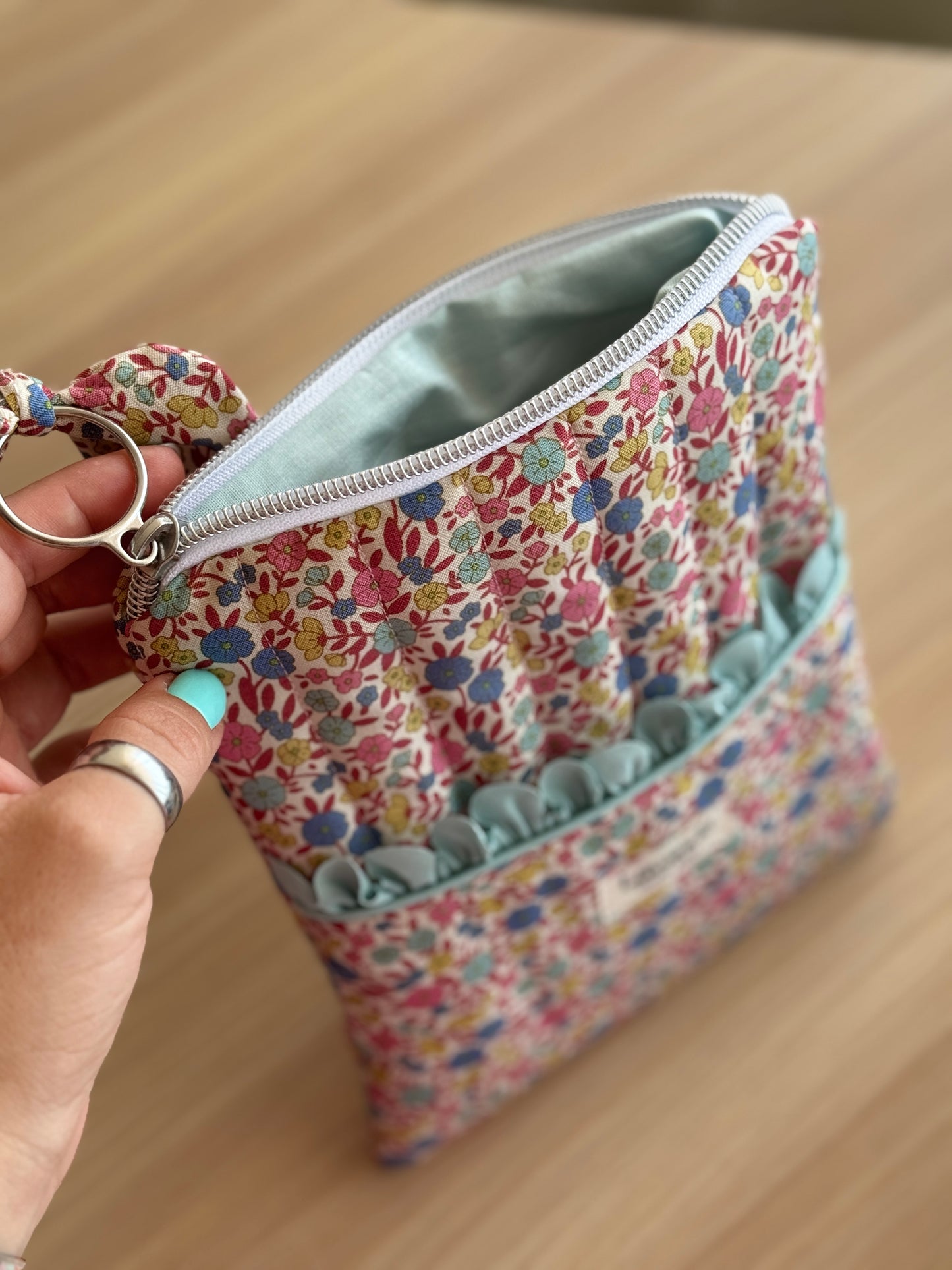 Kindle sleeve flower and pocket