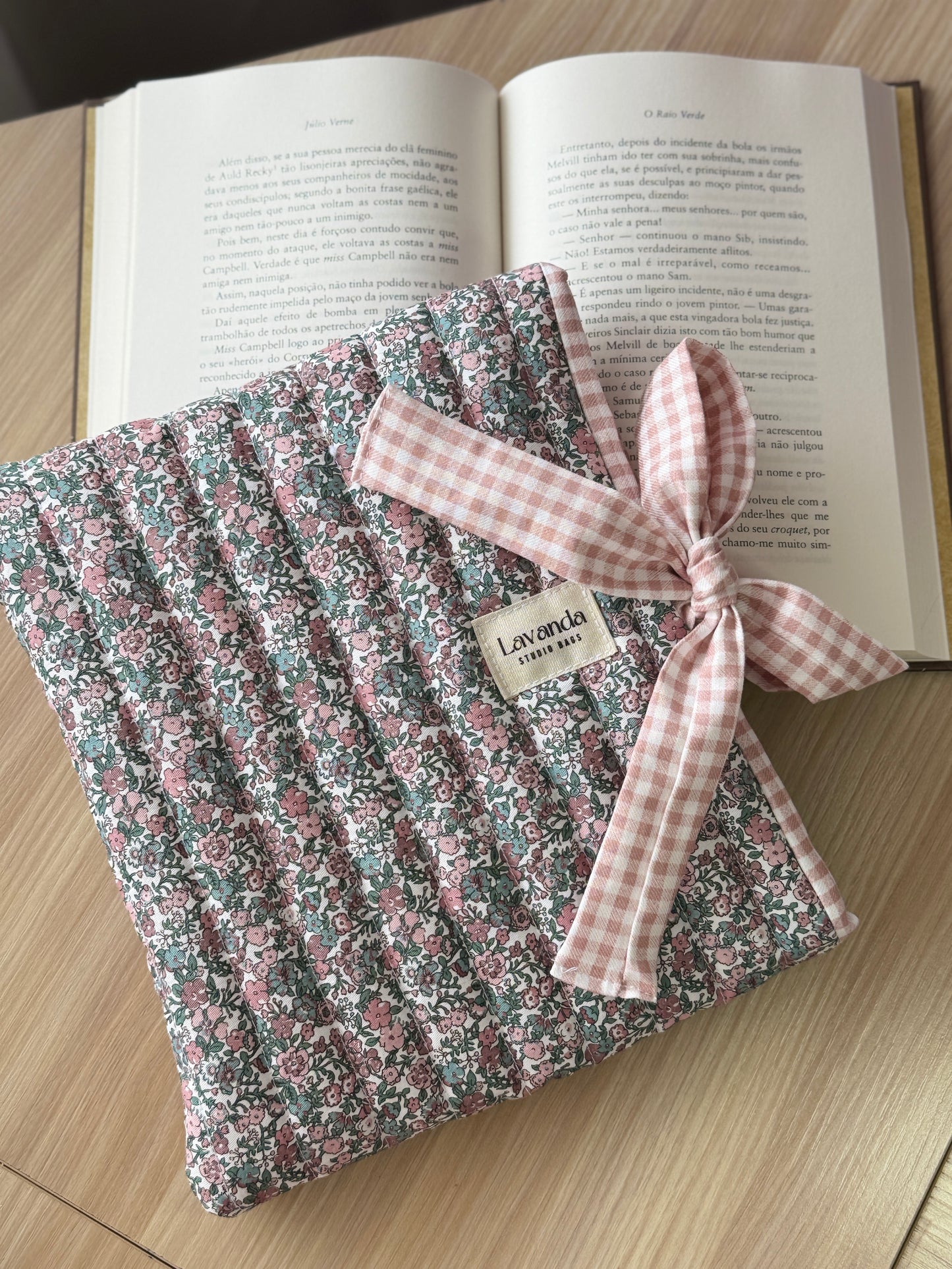 Book cover flowers and Vichy