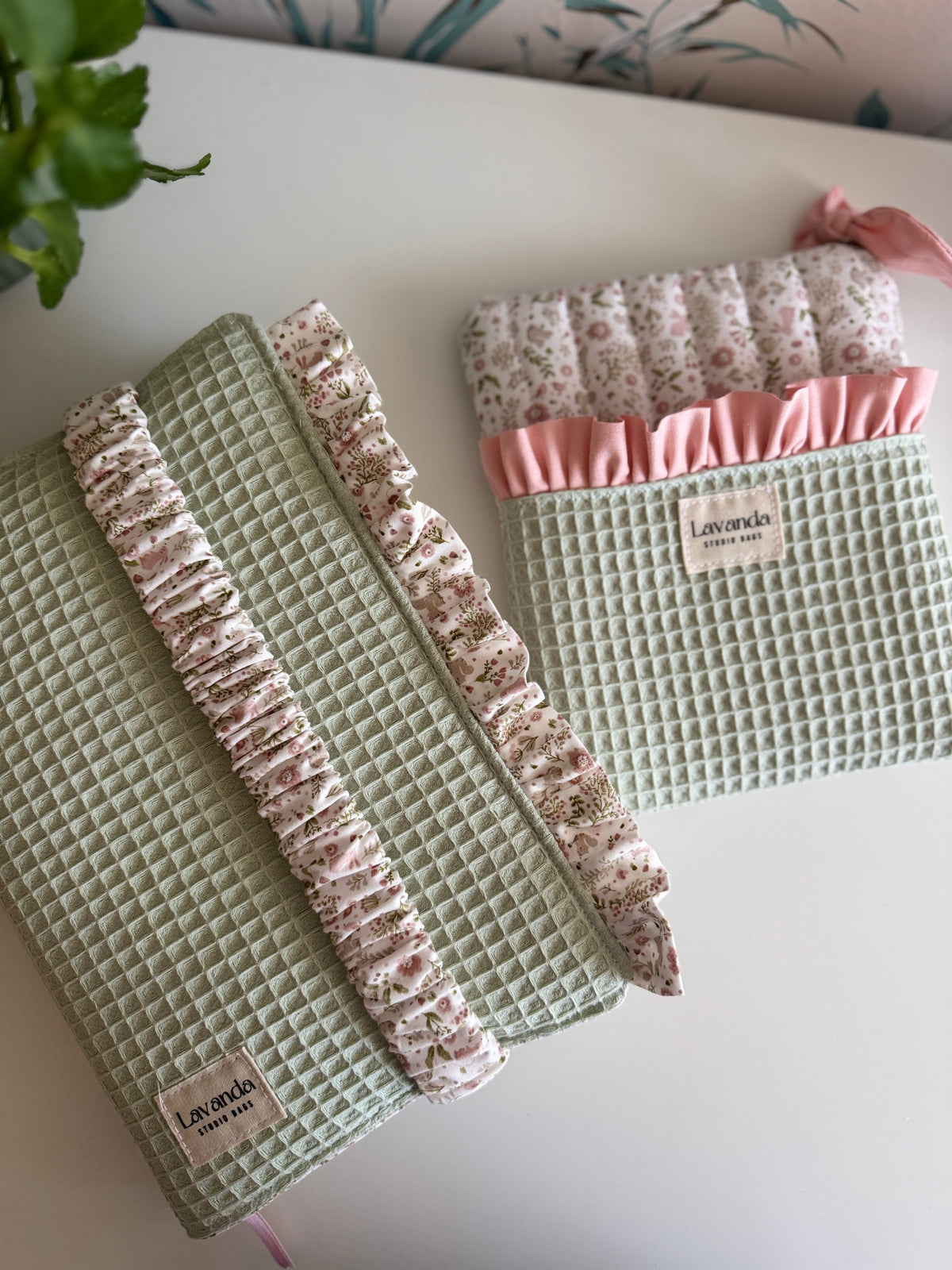 Kindle/ kobo sleeve mint waffle and flower