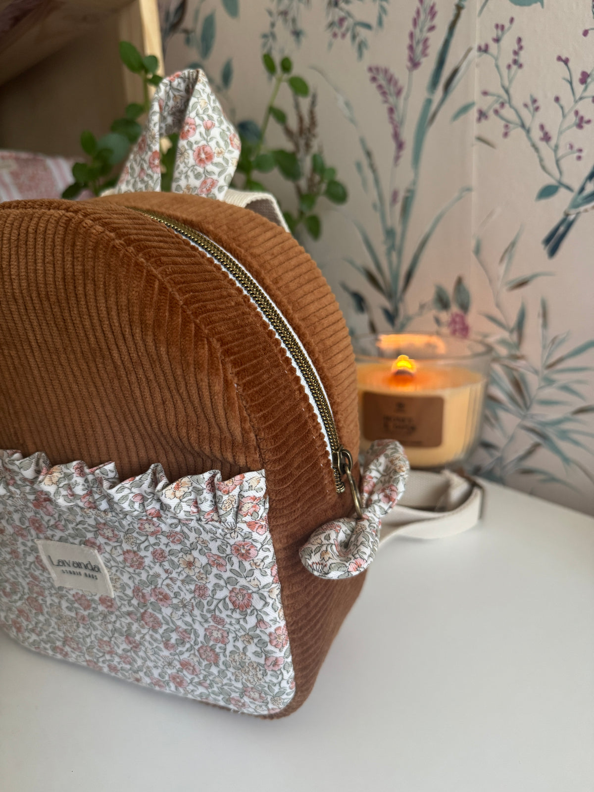 Mini backpack brawn pana and little flowers.