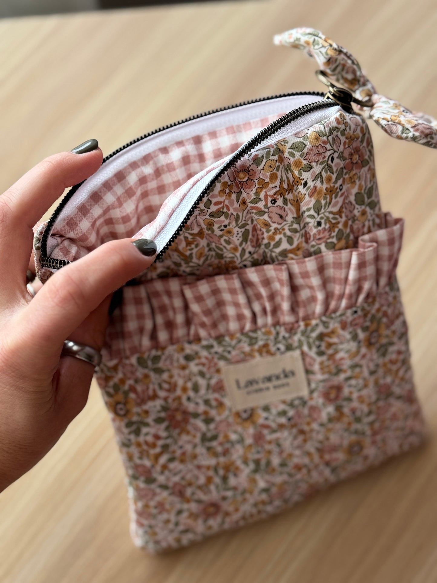 Funda Kindle con flores y Vichy