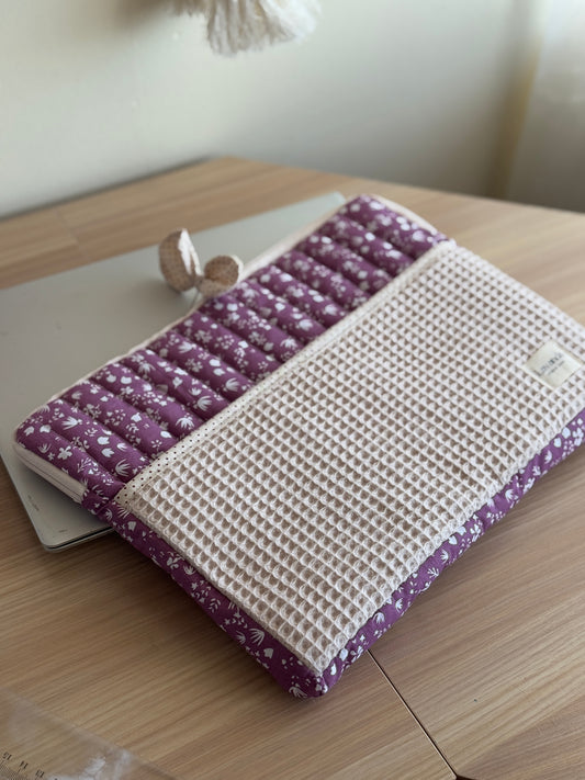 Floral laptop case lavender.