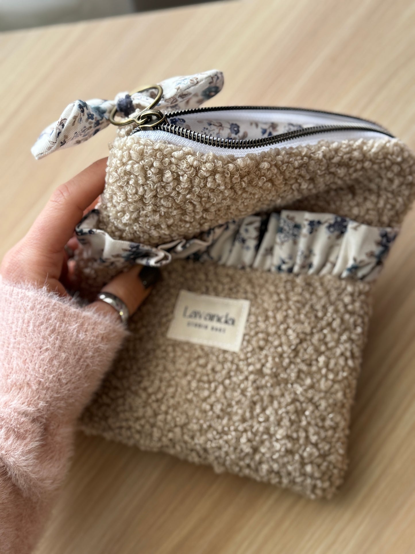 Kindle sleeve teddy beige and flowers