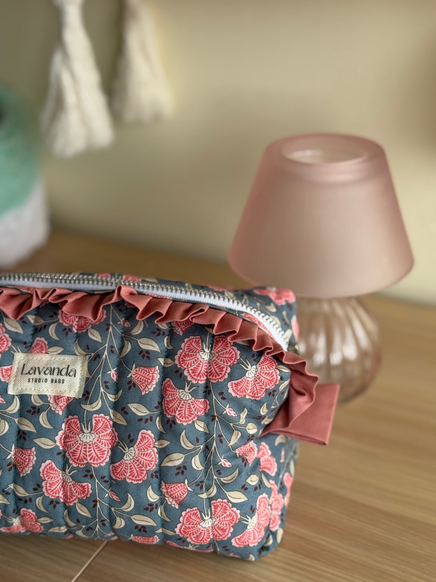 Cosmetic bag floral wind