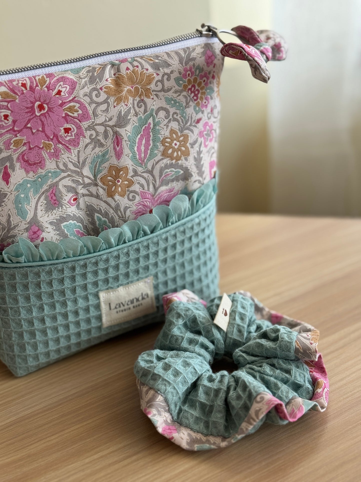 b.Mini Cosmetic bag cosmos + scrunchie.