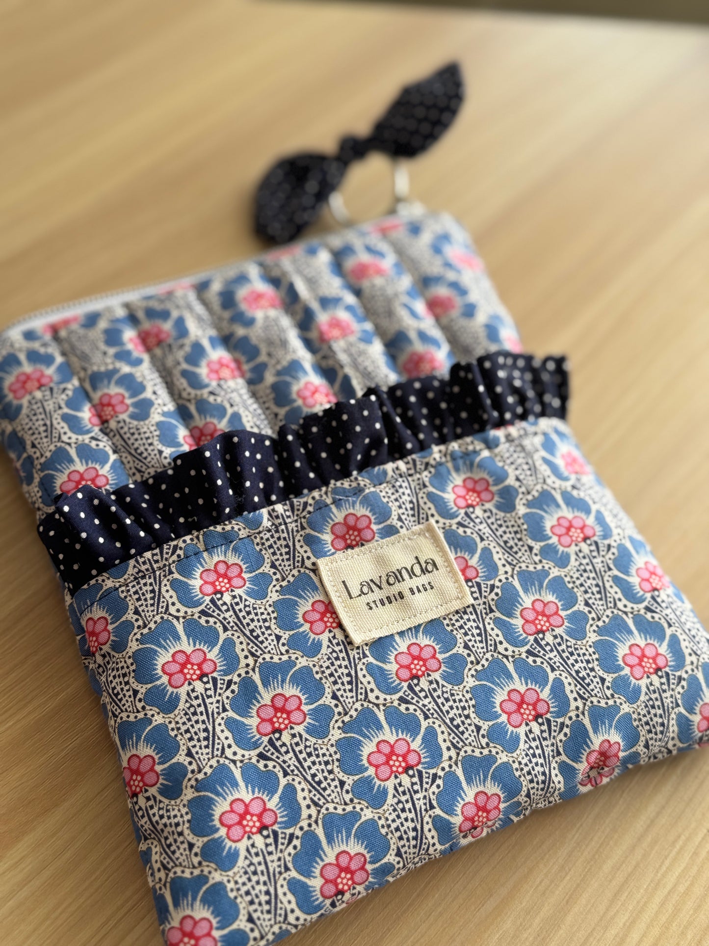 Kindle sleeve blue love floral