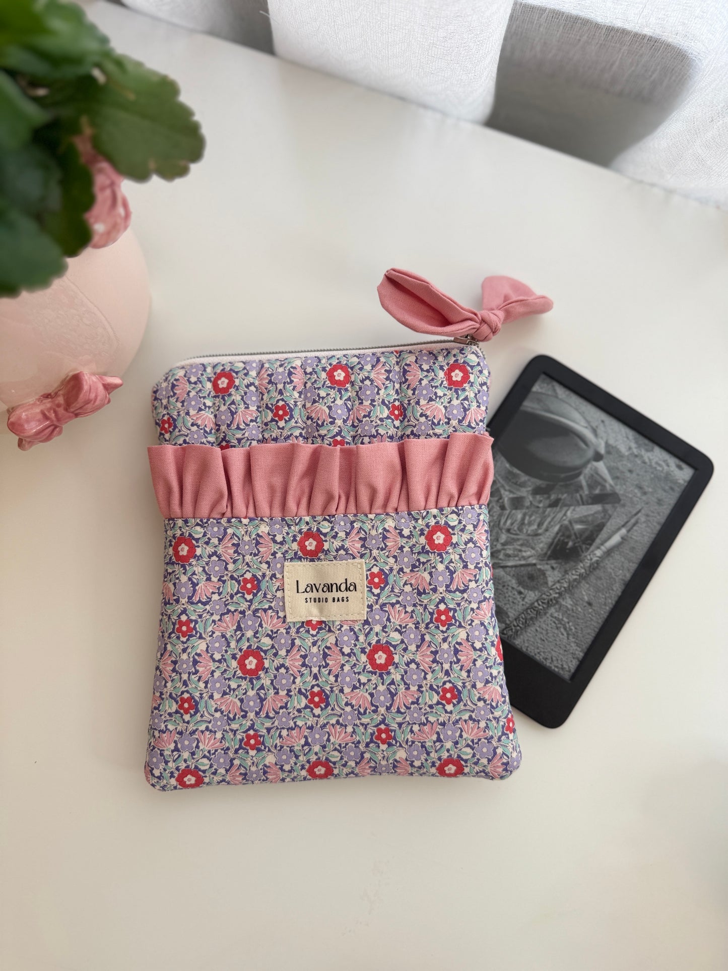 Capa de Kindle floral e rosa pastel