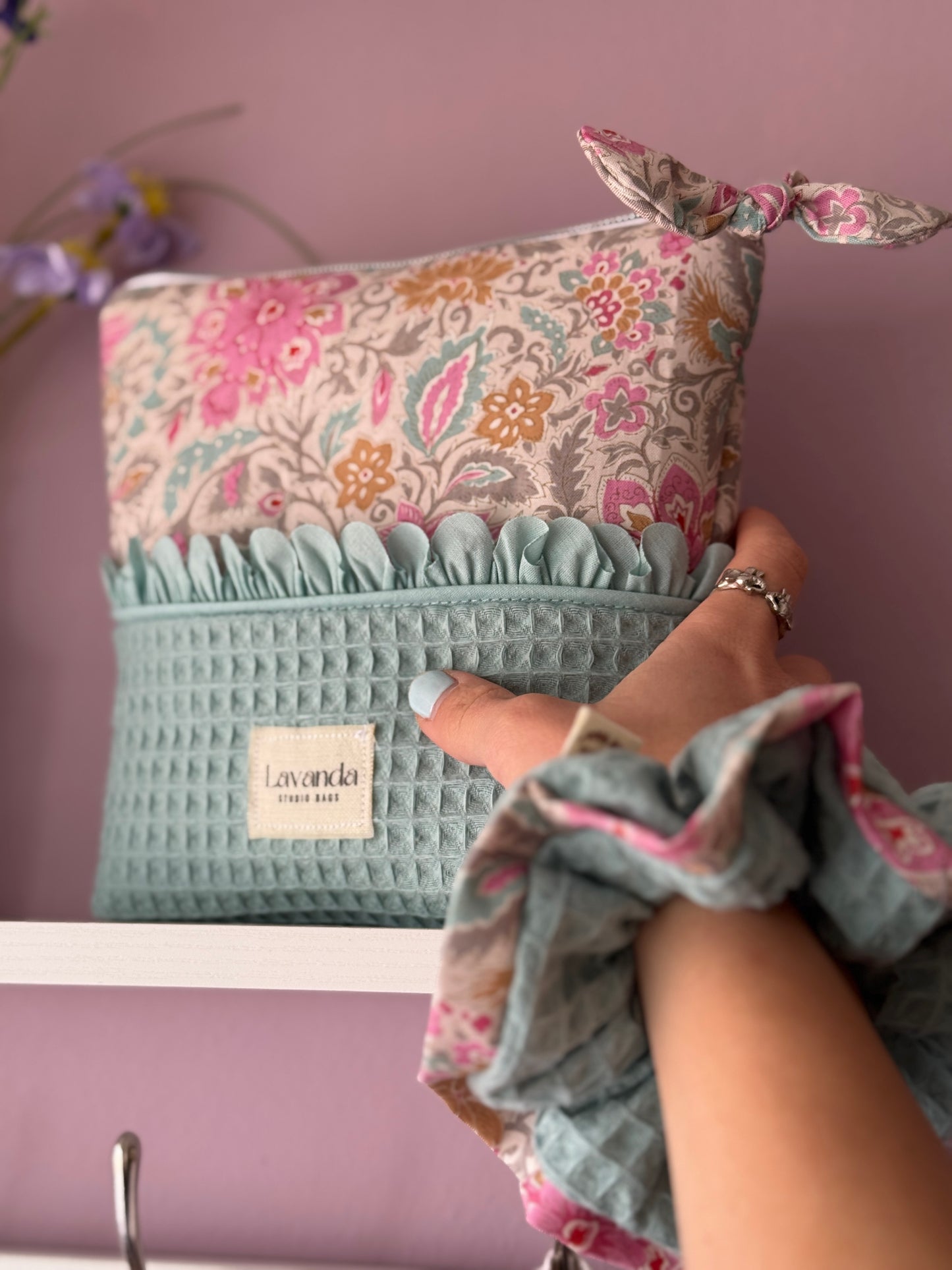 b.Mini Cosmetic bag cosmos + scrunchie.