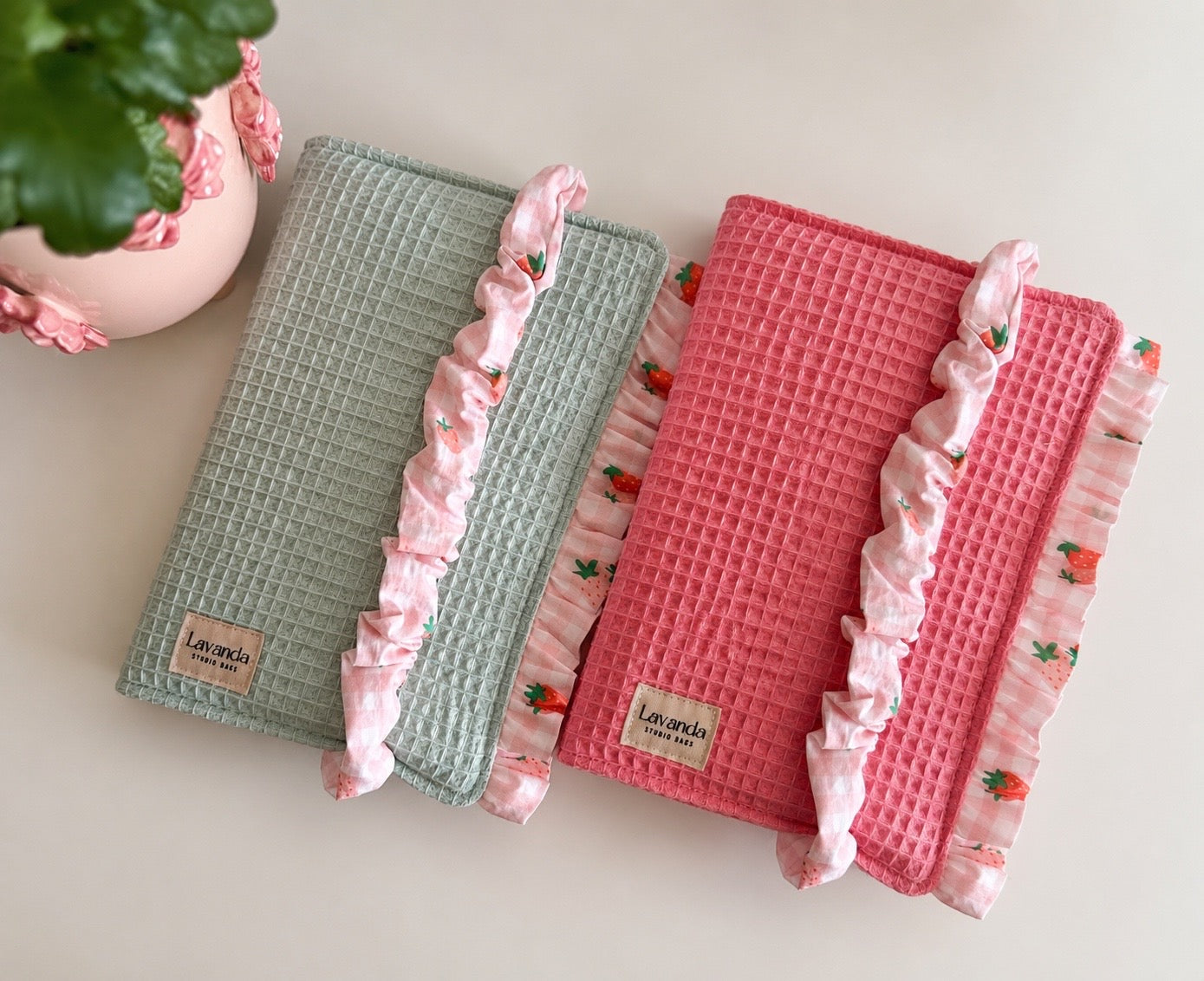 Book cover with flaps strawberry and pink waffle/ elastic