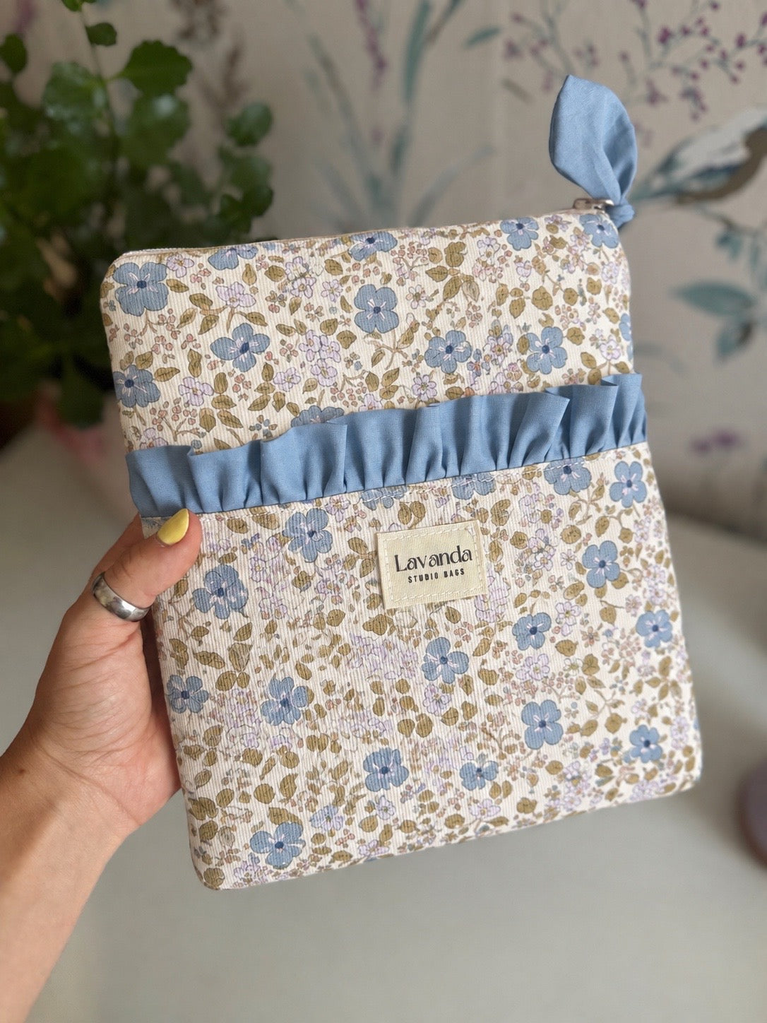 Kindle sleeve blue and flowers