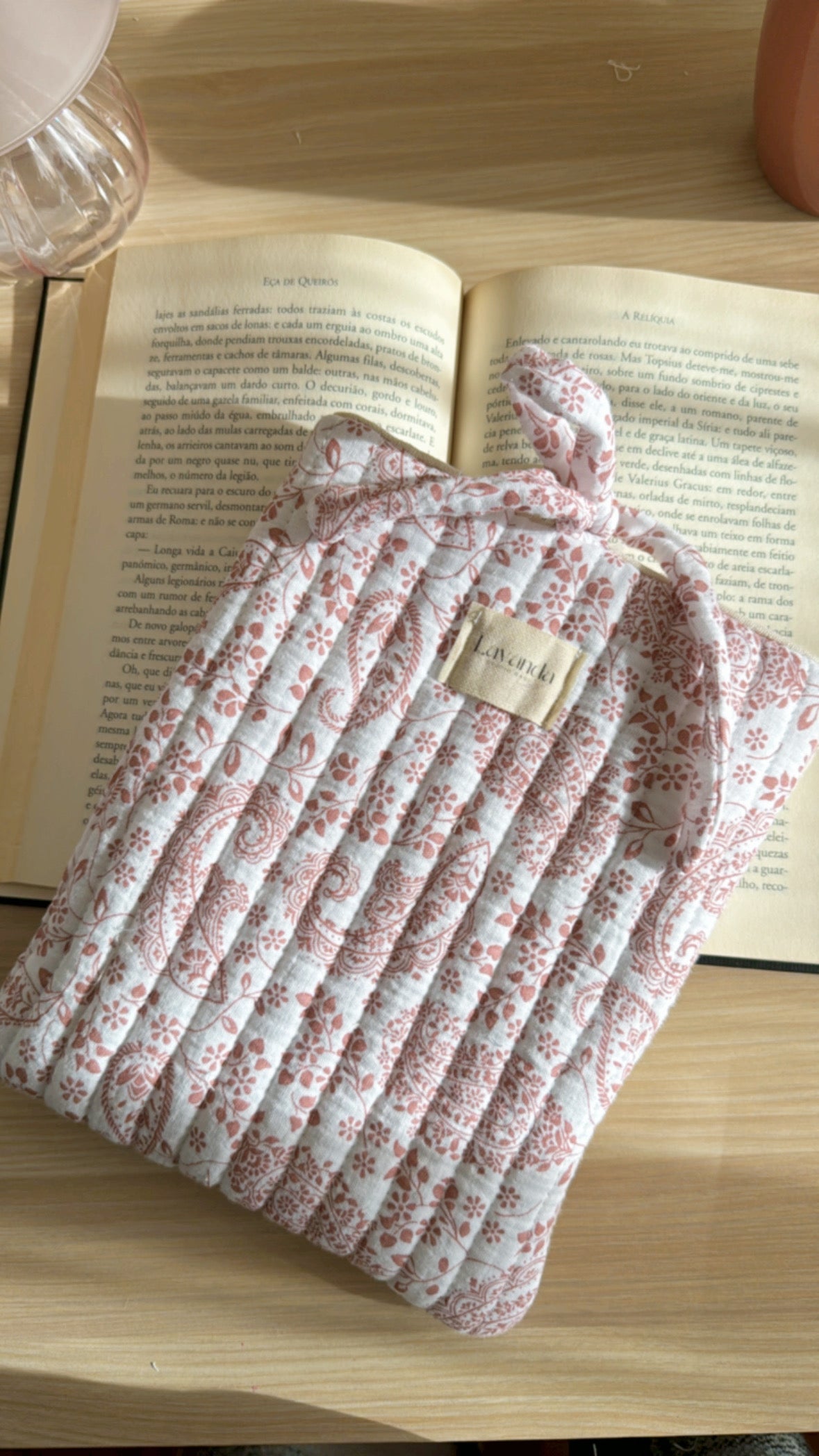 Book cover Elo floral pink.