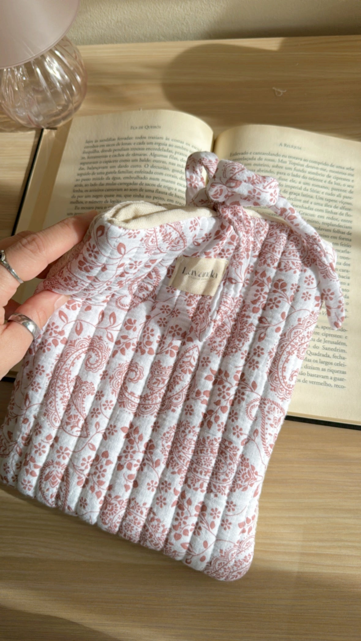 Book cover Elo floral pink.