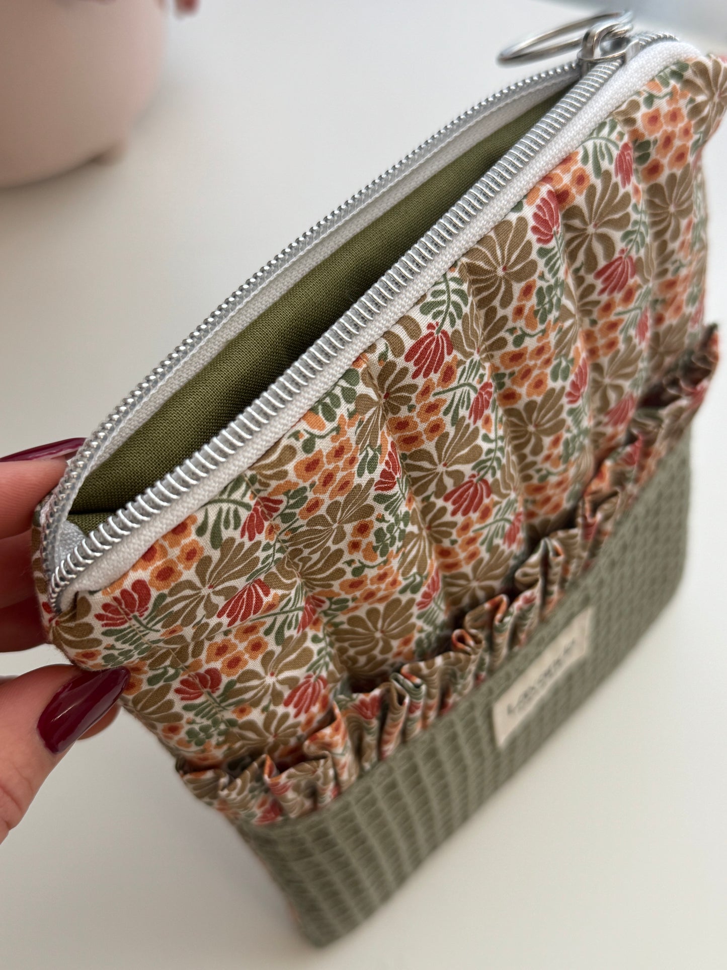 Capa para Kindle verde waffle com flor laranja
